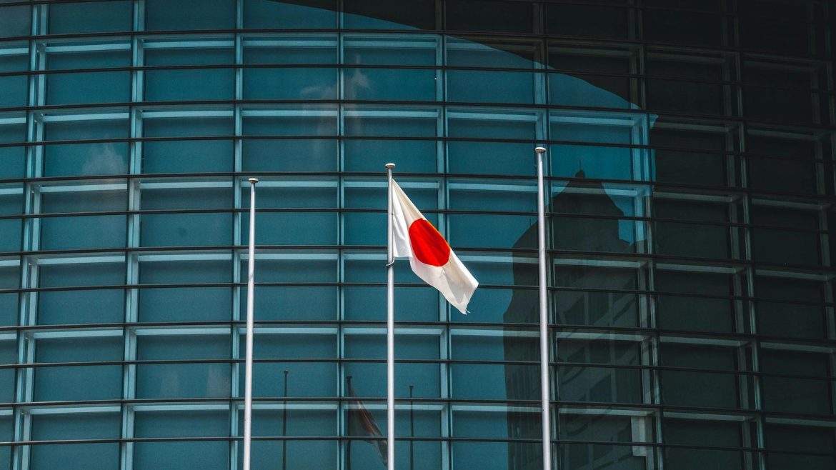 Bitcoin steady as Japan holds rates at 1%, keeping the yen carry trade alive